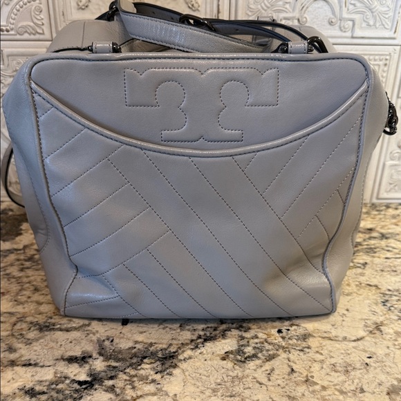 Tory Burch Light Gray Quilted Crossbody Bag Like New - Picture 3 of 15